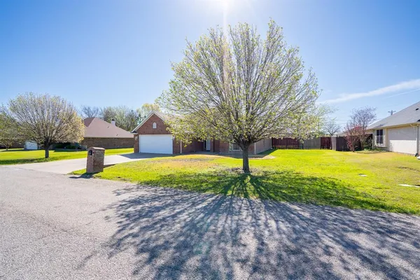 $295,000 | 1909 Lazy Court, Granbury, TX 76048