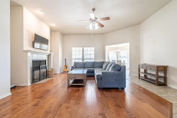 $295,000 | 1909 Lazy Court, Granbury, TX 76048