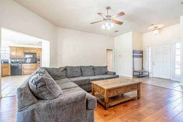 $295,000 | 1909 Lazy Court, Granbury, TX 76048