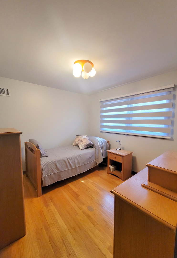 7043 40th Street Berwyn, IL 60402 - Photo 5 of 24