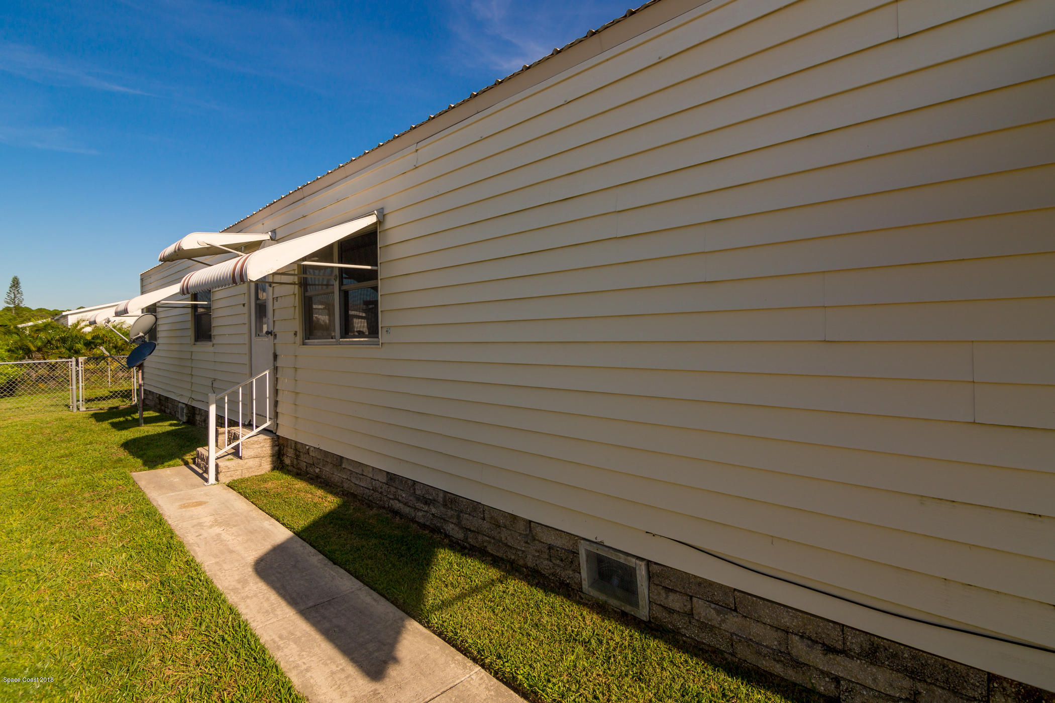 1764 Live Oak Street Northeast Palm Bay, FL 32905 - Photo 3 of 24 1764 LIve Oak St Ne MLS-2
