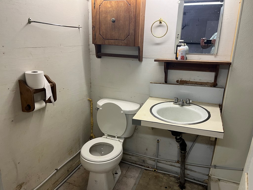 450 Kc 450 Junction, TX 76849 - Photo 25 of 39 a bathroom with a toilet a sink and a mirror