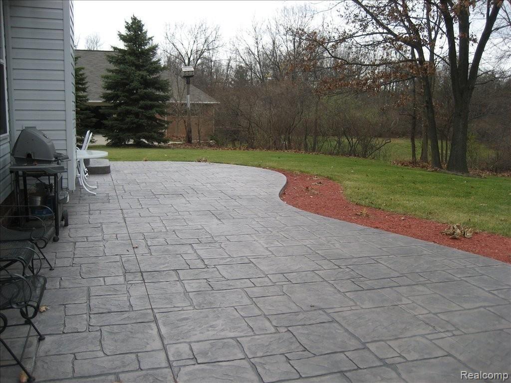 10825 Marshall Road South Lyon, MI 48178 - Photo 22 of 24 Patio