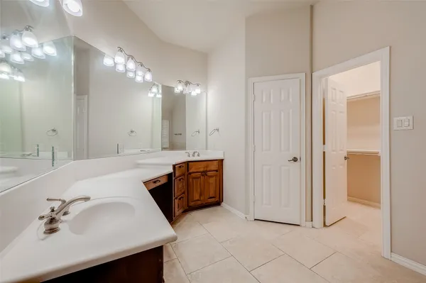 $2,600 | 7206 Spring Meadow Lane, Katy, TX 77494