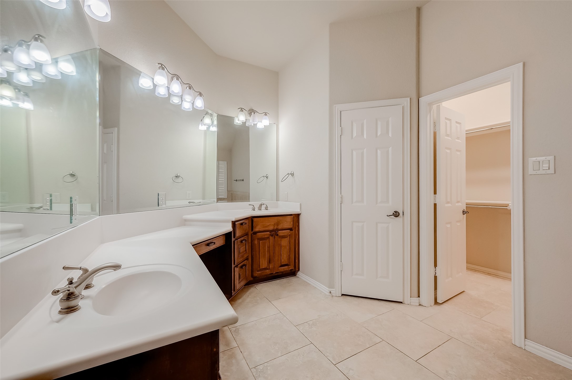 7206 Spring Meadow Lane Katy, TX 77494 - Photo 40 of 50 a spacious bathroom with a tub sink and a mirror