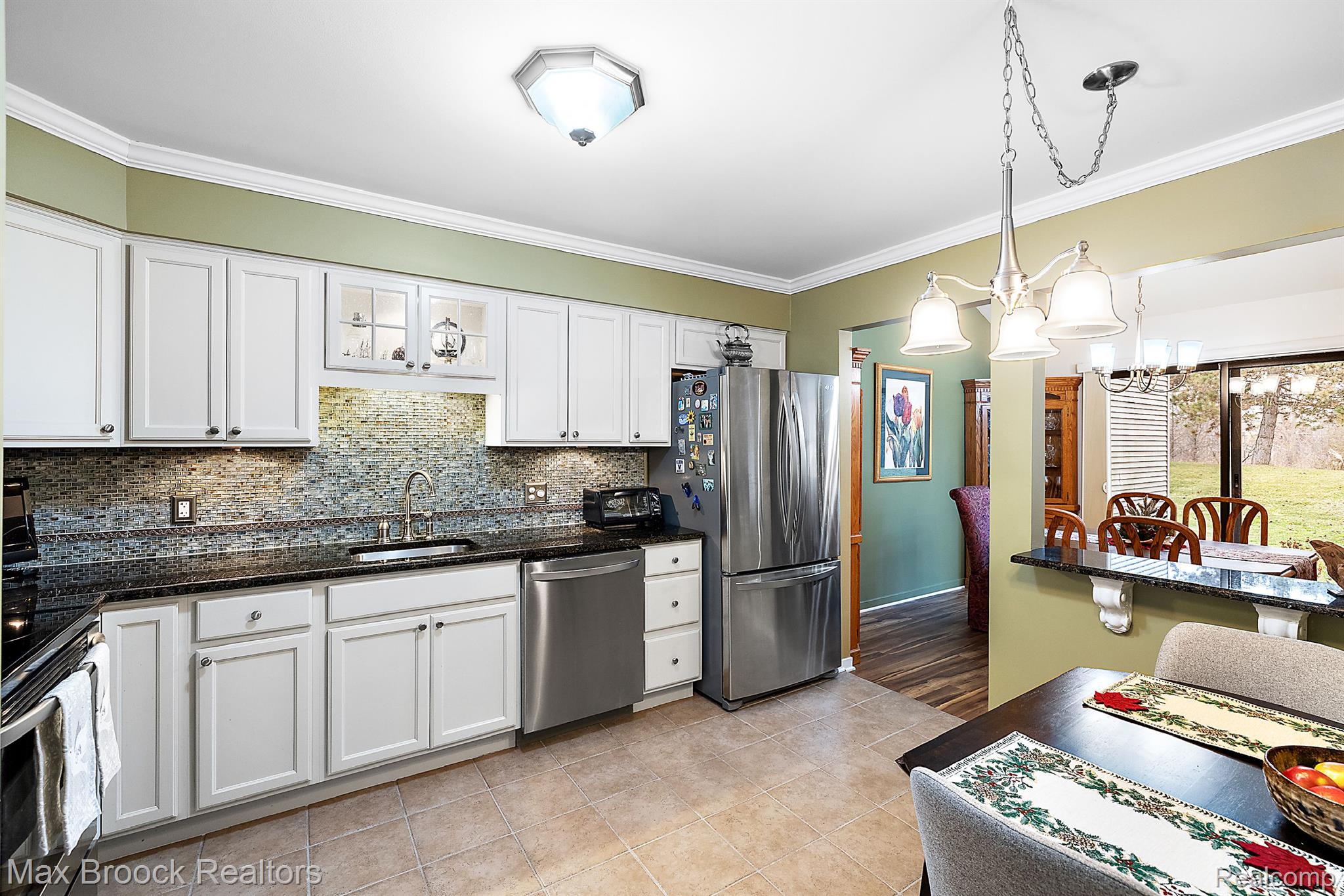 699 Charing Court Rochester, MI 48307 - Photo 4 of 24 Kitchen