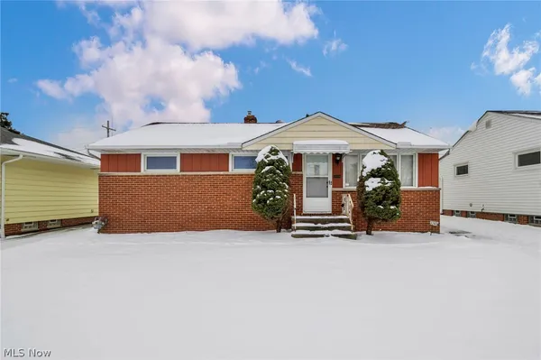 $219,000 | 3323 Dellwood Drive, Cleveland, OH 44134