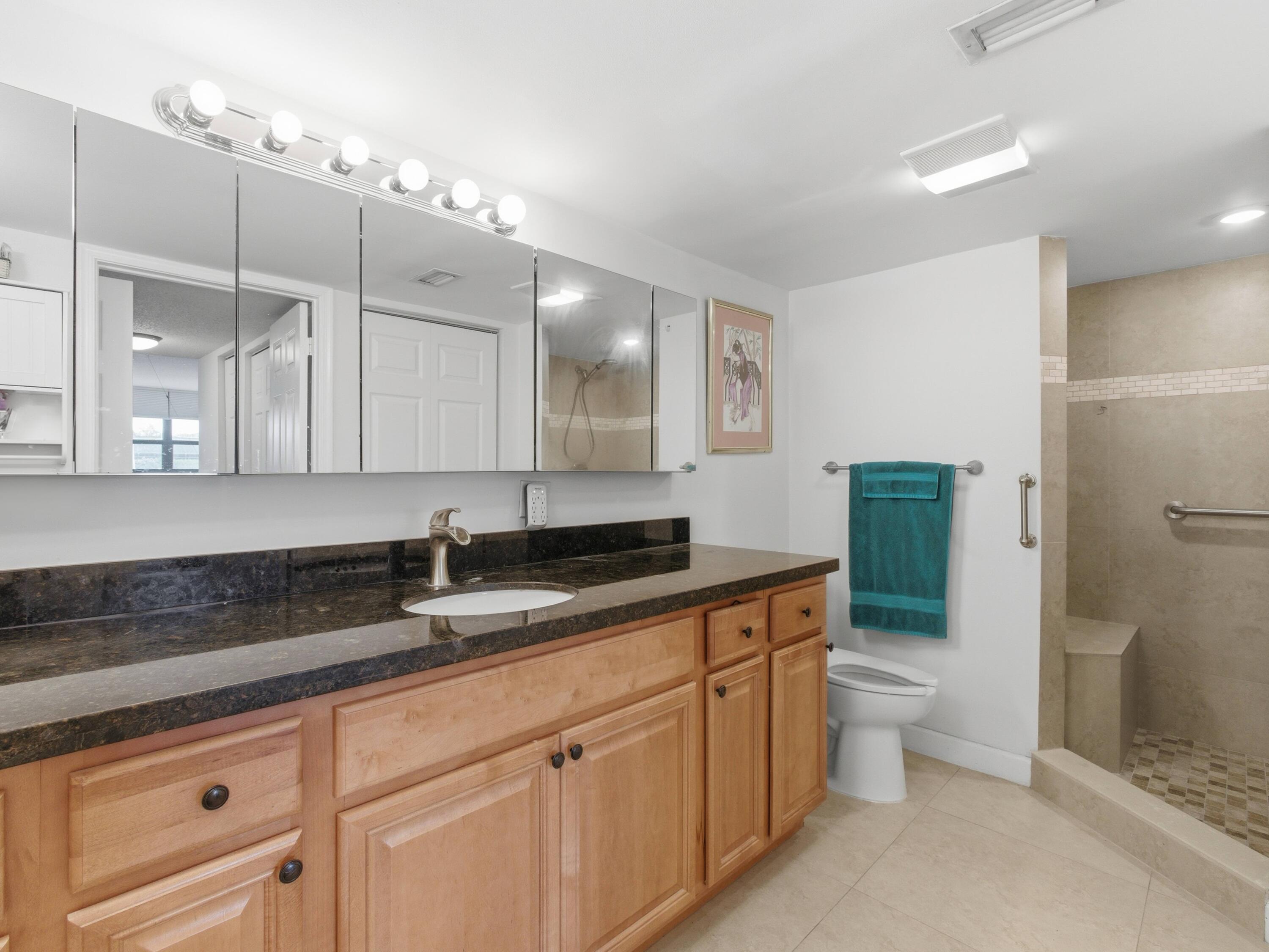 800 Jeffery Street, Unit 102 Boca Raton, FL 33487 - Photo 15 of 23 Primary Bathroom