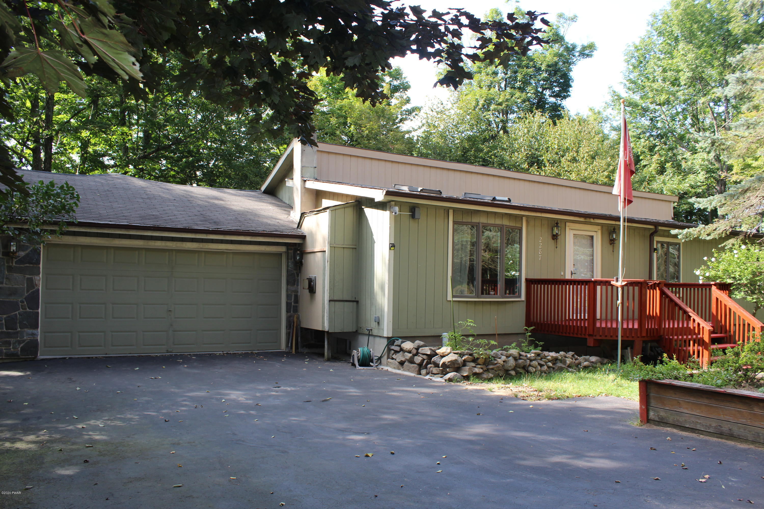 193 Ridgeview Drive Lake Ariel, PA 18436 - Photo 1 of 34