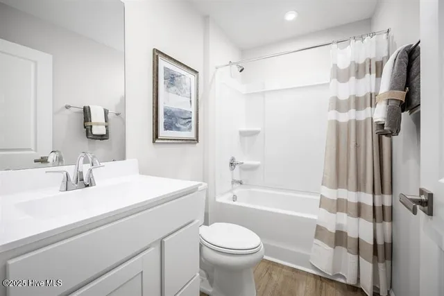 $275,375 | 8119 Sterling Oak Drive Northwest, Ash, NC 28420