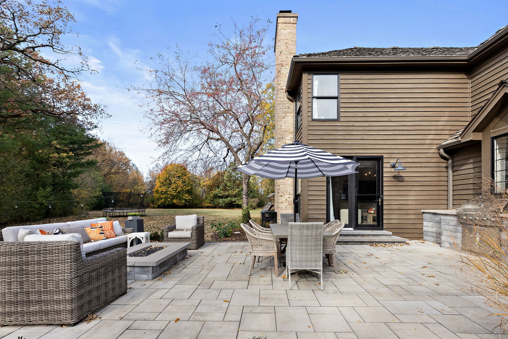 28679 West Heritage Oaks Road Barrington, IL 60010 - Photo 31 of 42 a view of a patio with a table and chairs