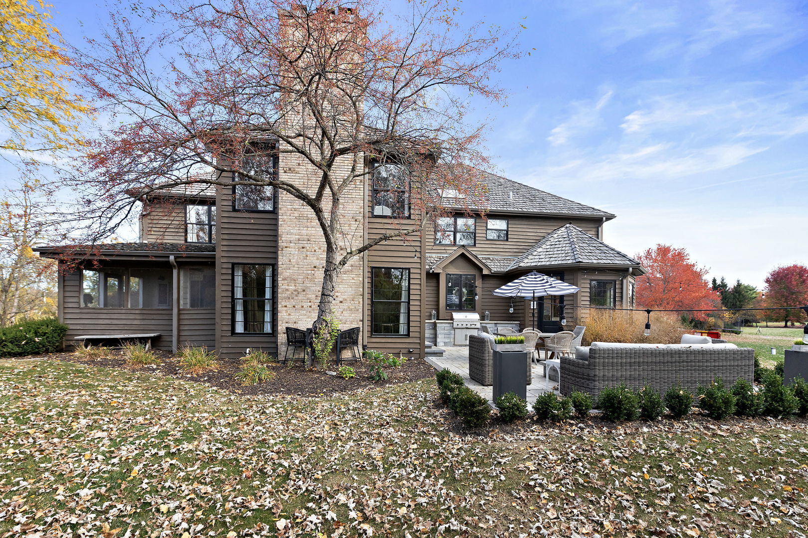 28679 West Heritage Oaks Road Barrington, IL 60010 - Photo 32 of 42 a front view of a house with garden