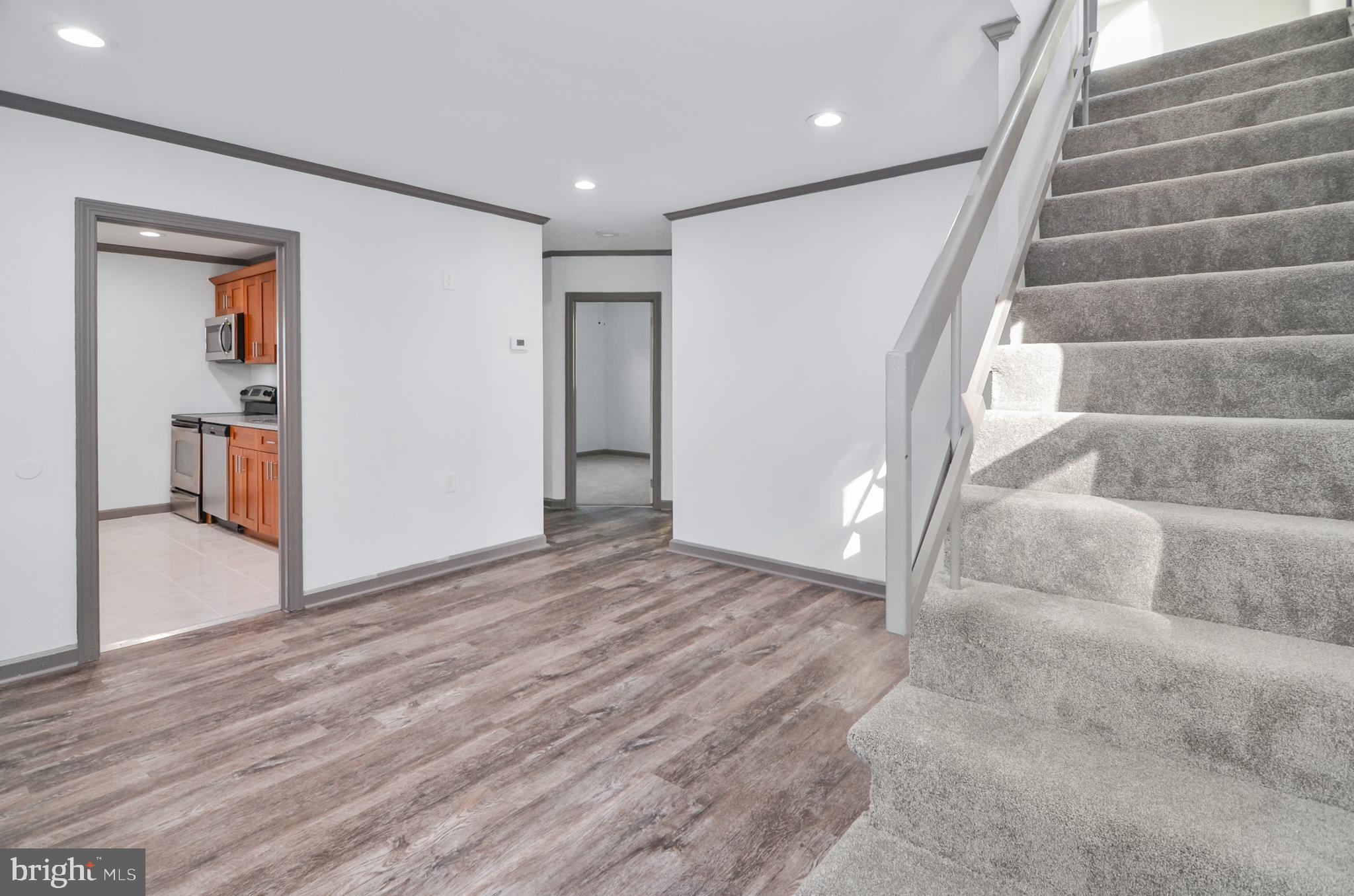 313 Locust Avenue Baltimore, MD 21221 - Photo 5 of 25 LIVING ROOM