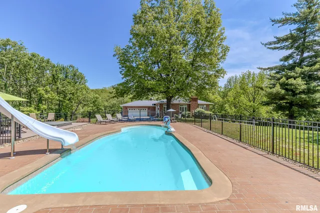 $415,000 | 4 Valley Lane, Carlinville, IL 62626