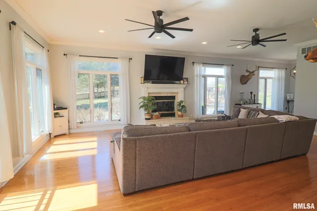 $415,000 | 4 Valley Lane, Carlinville, IL 62626