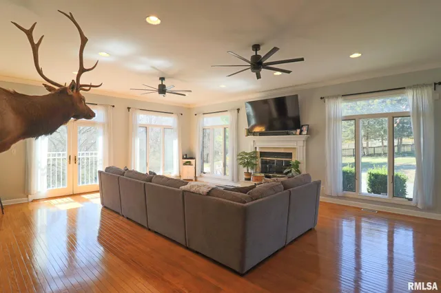 $415,000 | 4 Valley Lane, Carlinville, IL 62626