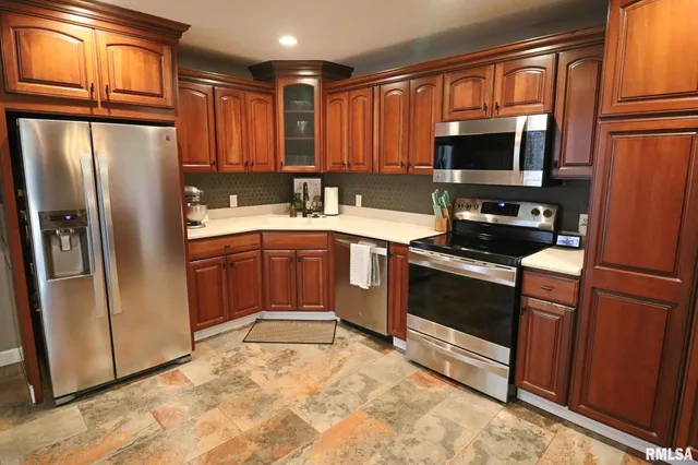 $415,000 | 4 Valley Lane, Carlinville, IL 62626