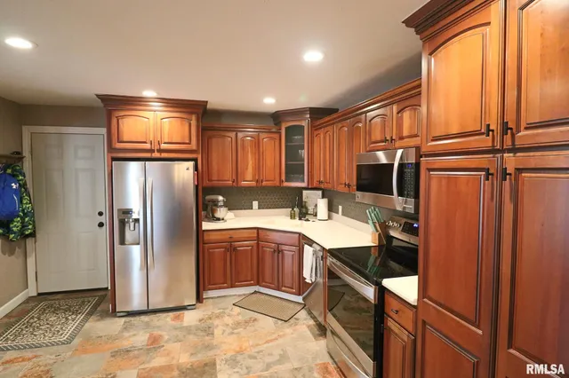 $415,000 | 4 Valley Lane, Carlinville, IL 62626