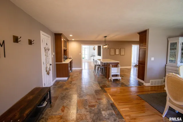 $415,000 | 4 Valley Lane, Carlinville, IL 62626