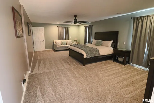 $415,000 | 4 Valley Lane, Carlinville, IL 62626