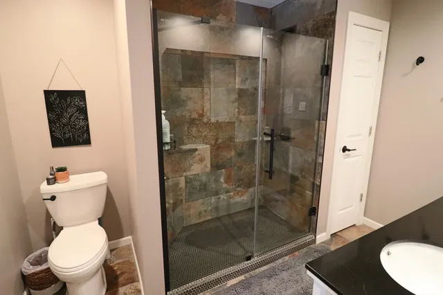 $415,000 | 4 Valley Lane, Carlinville, IL 62626