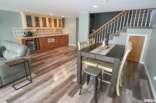 $415,000 | 4 Valley Lane, Carlinville, IL 62626