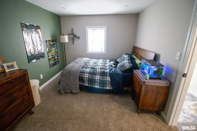 $415,000 | 4 Valley Lane, Carlinville, IL 62626