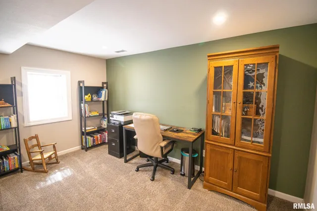 $415,000 | 4 Valley Lane, Carlinville, IL 62626