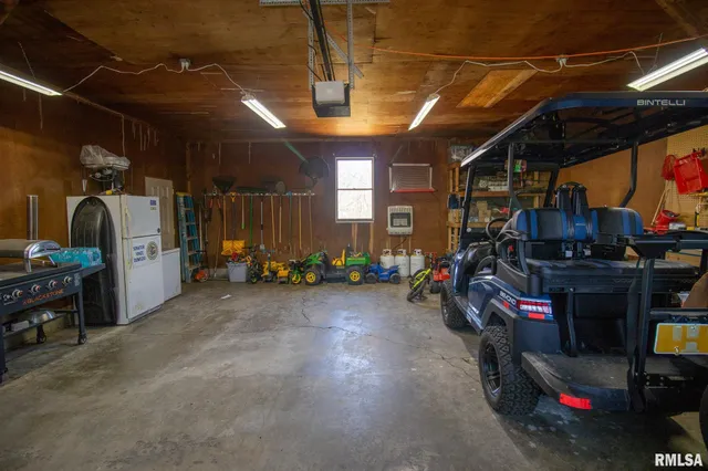 $415,000 | 4 Valley Lane, Carlinville, IL 62626