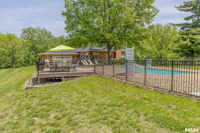 $415,000 | 4 Valley Lane, Carlinville, IL 62626