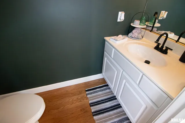 $415,000 | 4 Valley Lane, Carlinville, IL 62626