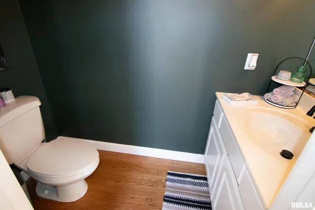 $415,000 | 4 Valley Lane, Carlinville, IL 62626