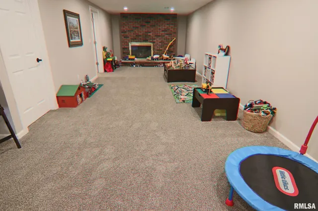 $415,000 | 4 Valley Lane, Carlinville, IL 62626