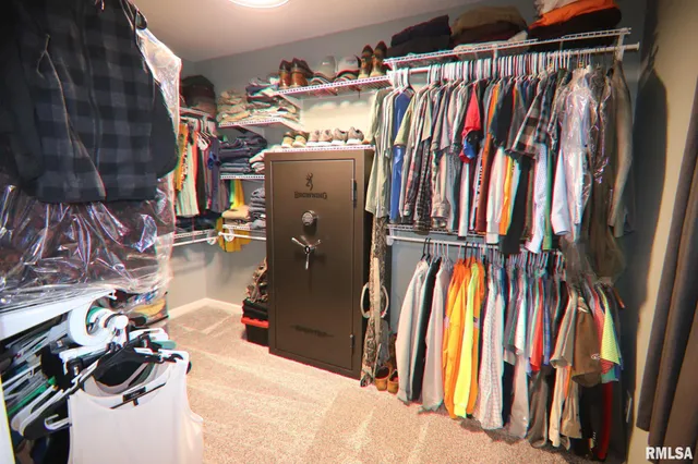 $415,000 | 4 Valley Lane, Carlinville, IL 62626