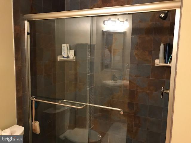 1300 Windleaf Drive, Unit 152H Reston, VA 20194 - Photo 20 of 29 Bath (Master)