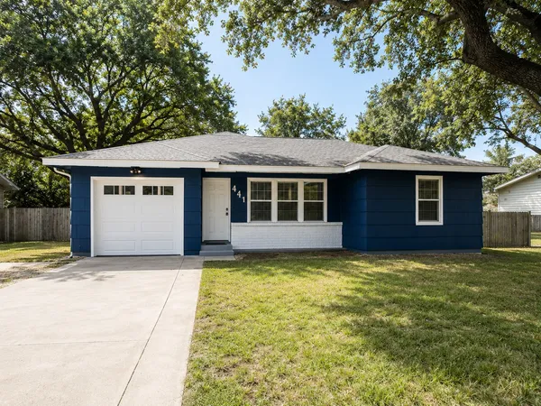 $1,400 | 411 Frankie Street, Wharton, TX 77488