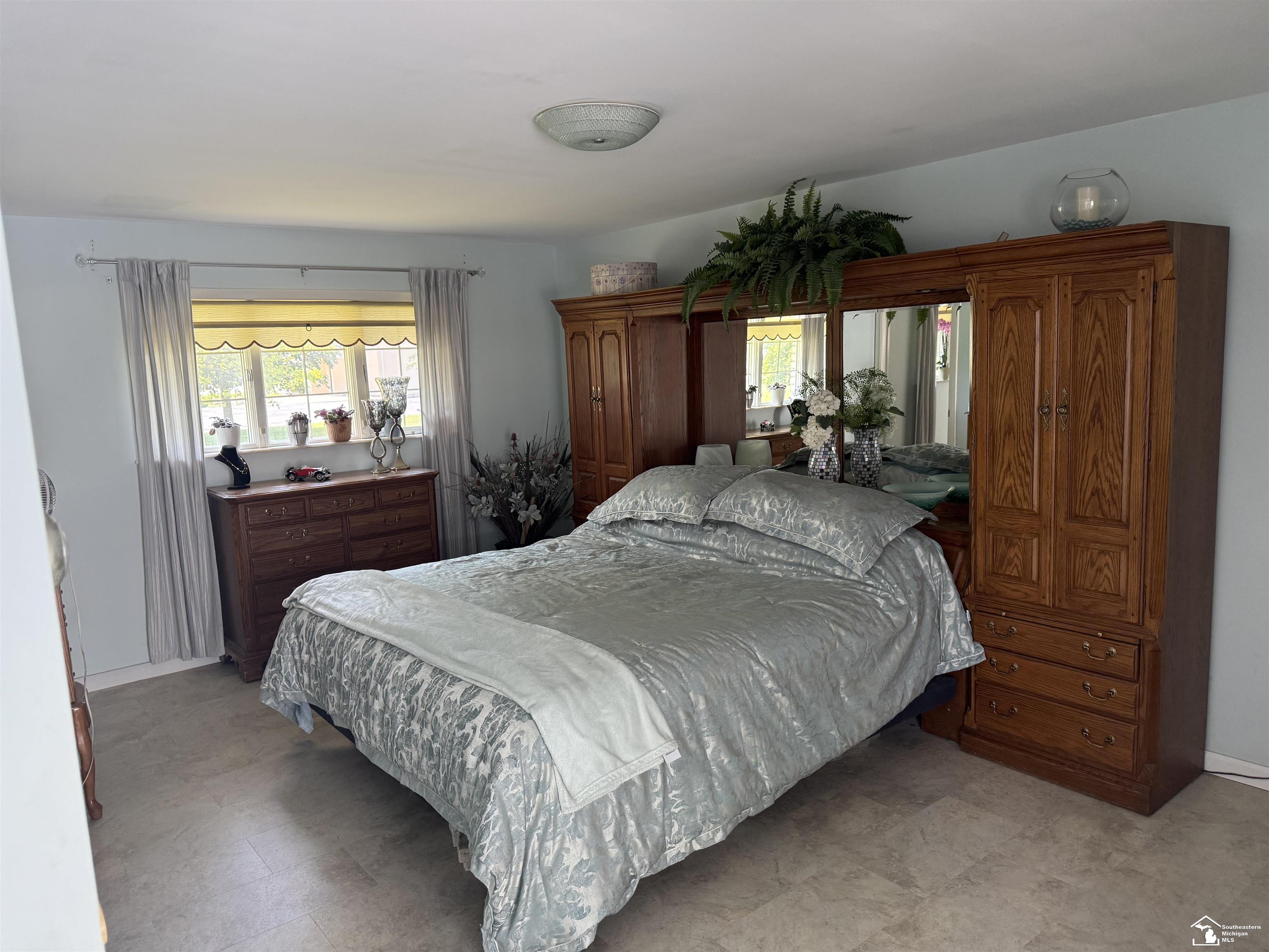 4845 East Dunbar Road Monroe, MI 48161 - Photo 14 of 24 Large main bedroom, with private bath and large closets