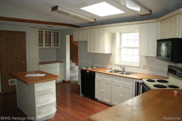 10201 Skeman Road Brighton, MI 48114 - Photo 8 of 16 Kitchen