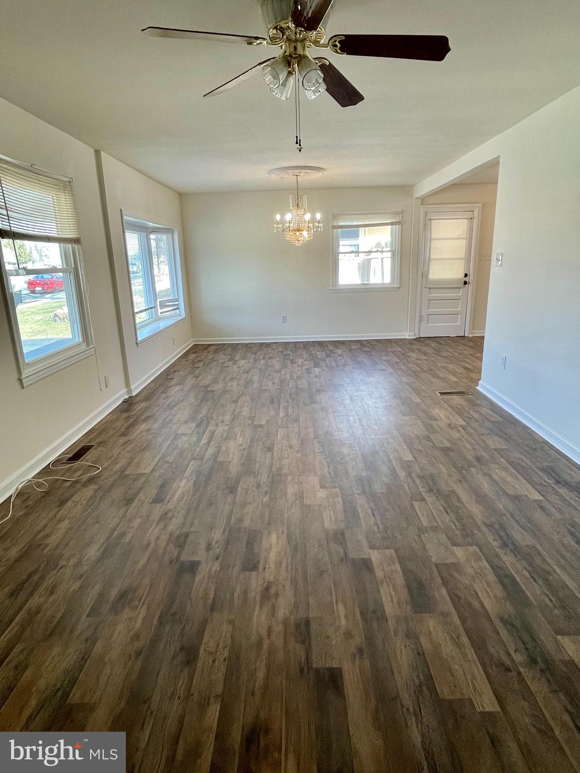303 West Church Road Sterling, VA 20164 - Photo 2 of 27 Living room