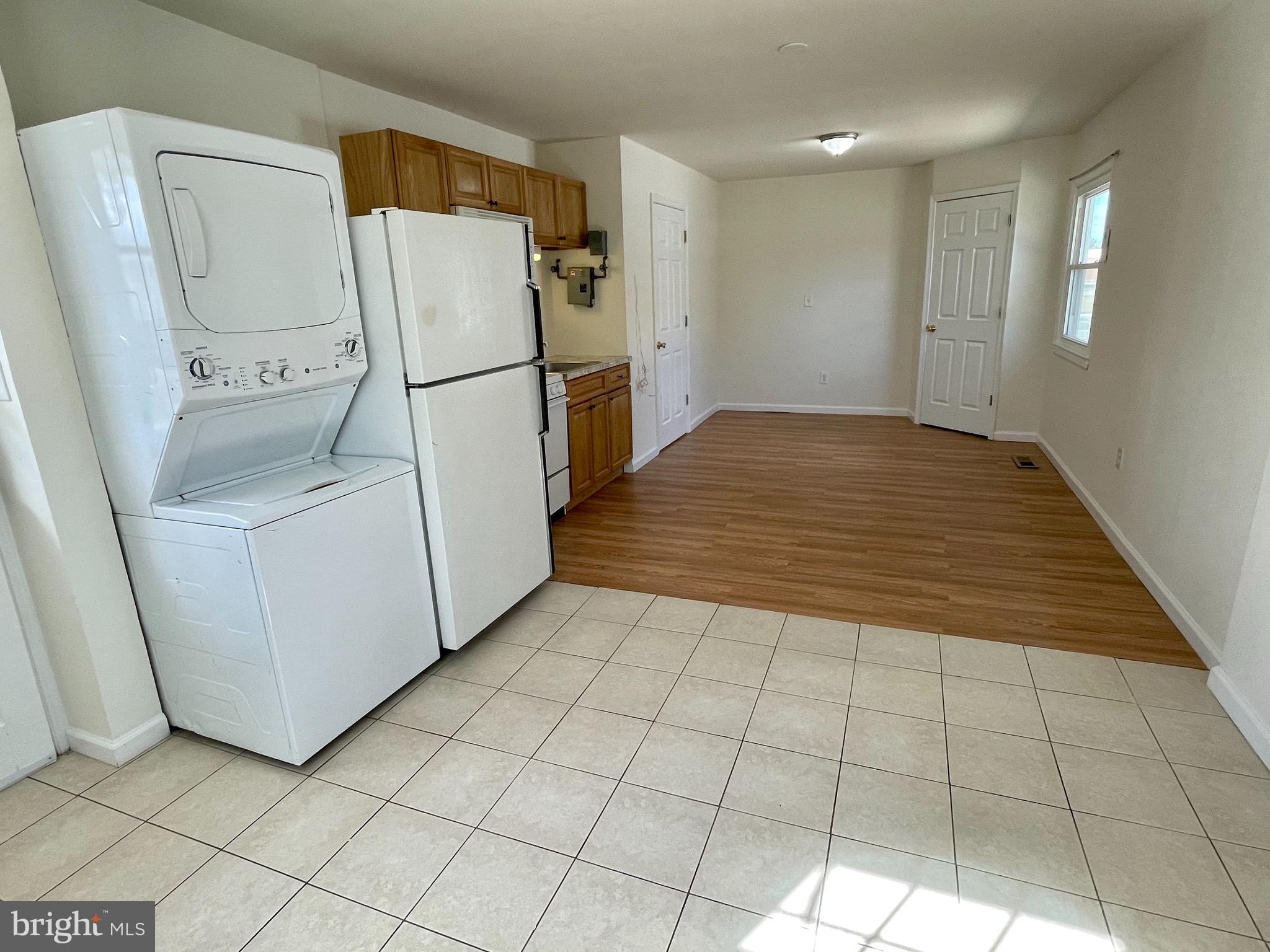 303 West Church Road Sterling, VA 20164 - Photo 18 of 27 In-law suite/guest room (4th room)