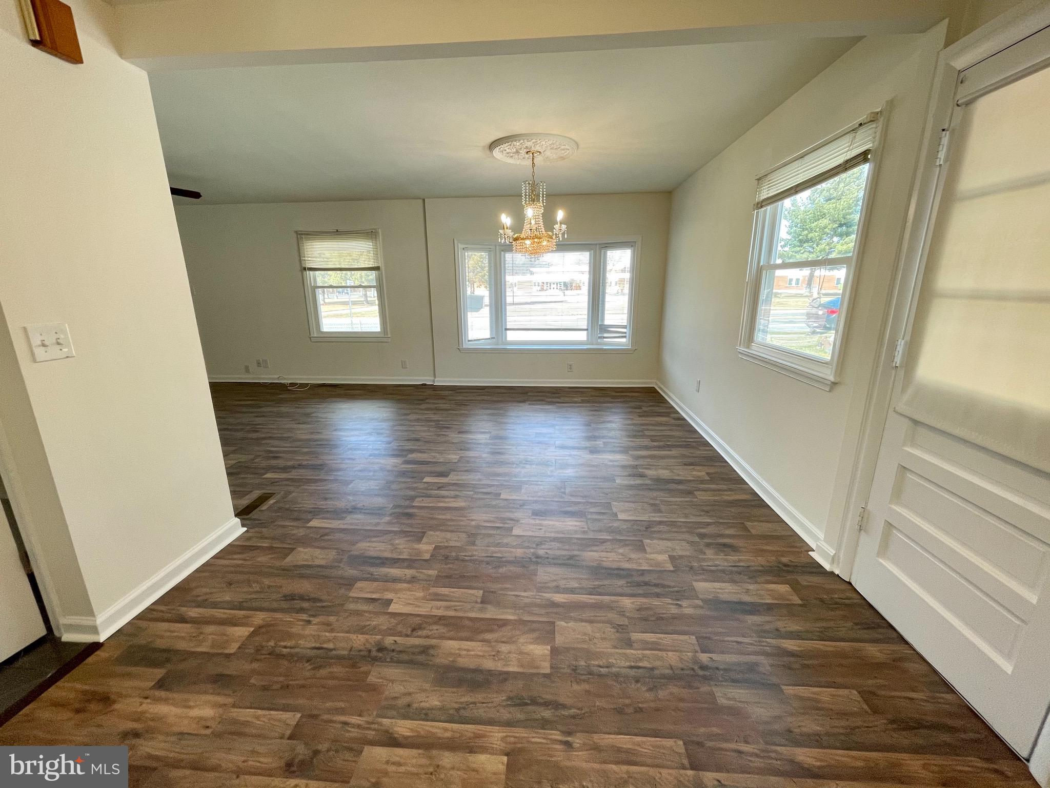 303 West Church Road Sterling, VA 20164 - Photo 5 of 27 Dining area
