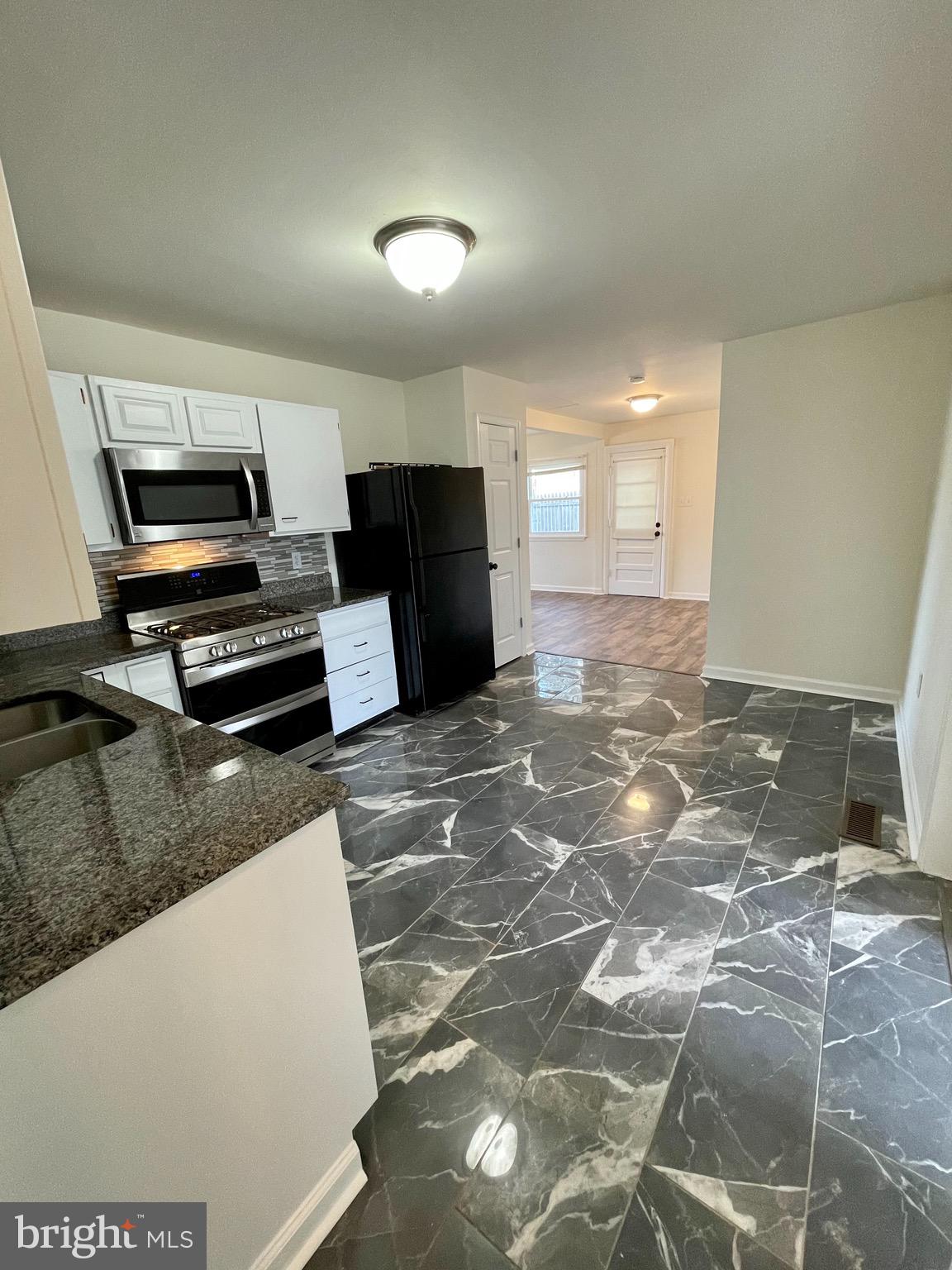 303 West Church Road Sterling, VA 20164 - Photo 6 of 27 Kitchen