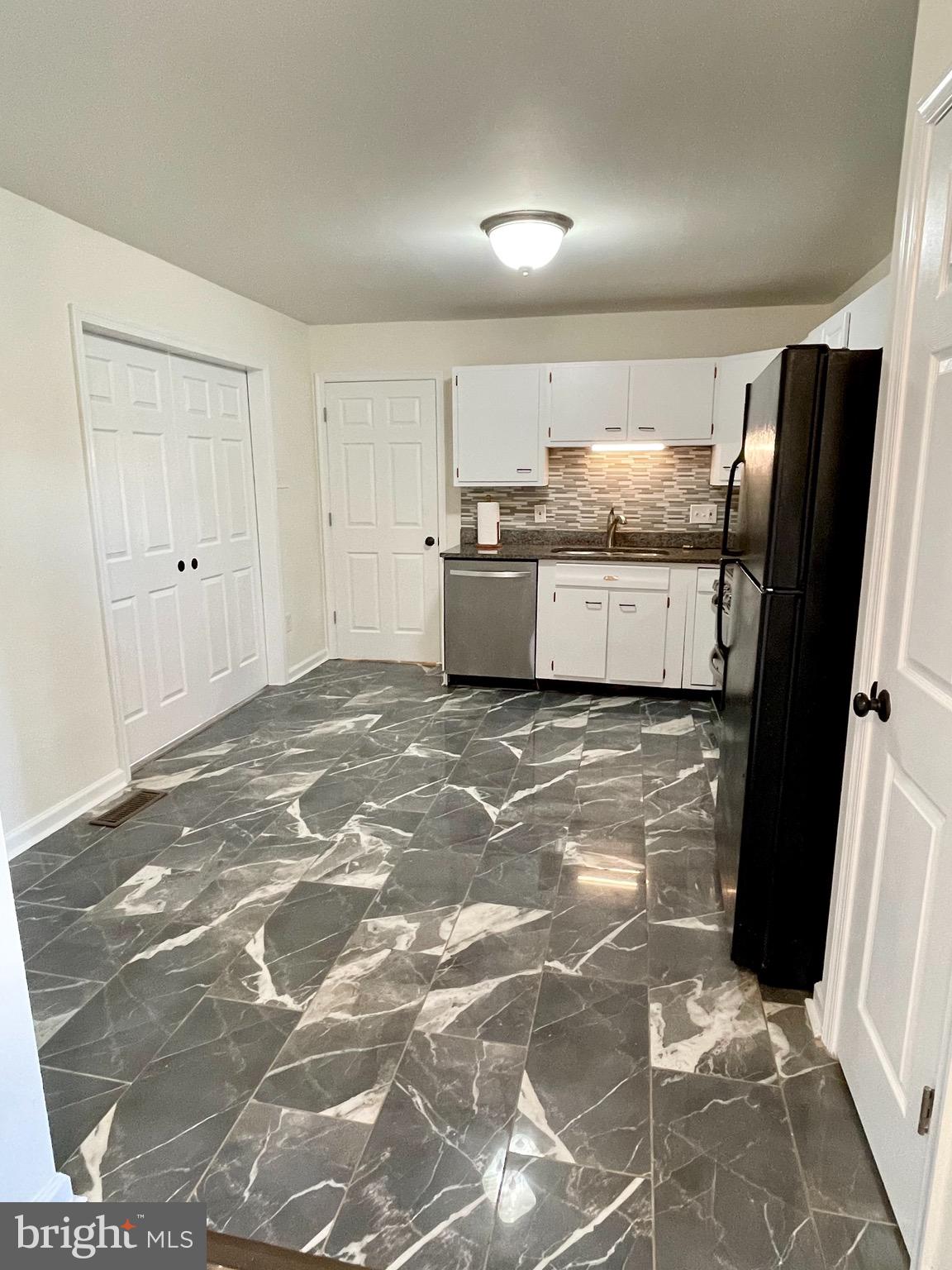 303 West Church Road Sterling, VA 20164 - Photo 7 of 27 Kitchen