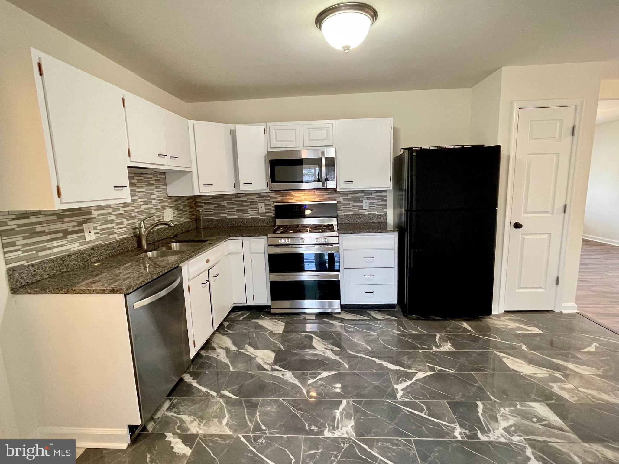 303 West Church Road Sterling, VA 20164 - Photo 8 of 27 Kitchen