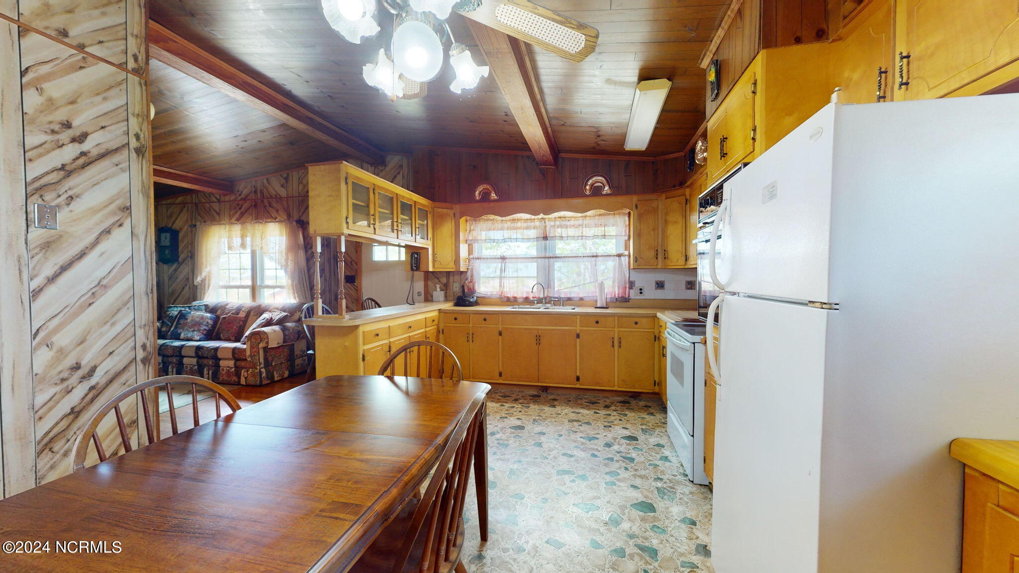 1154 Merrimon Road Beaufort, NC 28516 - Photo 39 of 46 Combination Kitchen