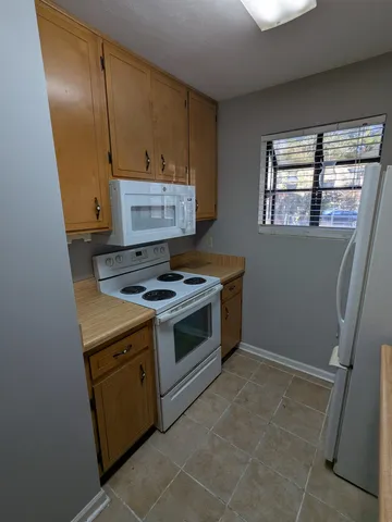 $156,000 | 1544 Merry Oaks Court, Unit EAST, Tallahassee, FL 32303