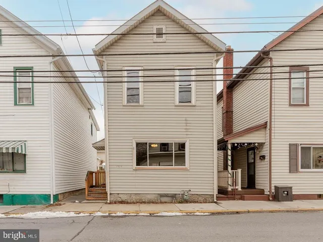 a view of a house with a small space