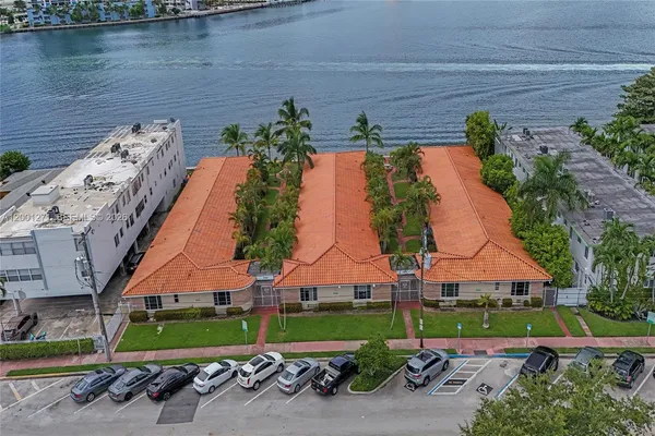 $1,650 | 2170 Bay Drive, Unit 320, Miami Beach, FL 33141