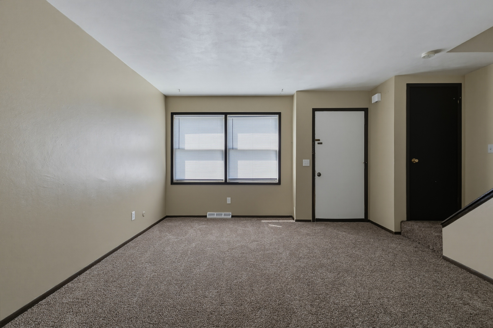 3367 Hillandale Road Davenport, IA 52806 - Photo 5 of 26