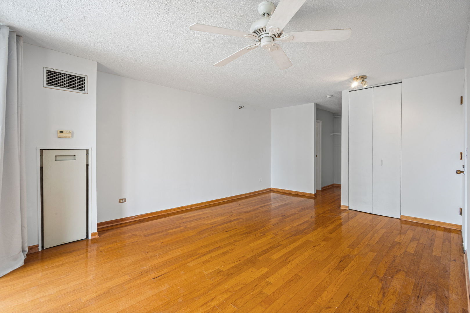 111 West Maple Street, Unit 1807 Chicago, IL 60610 - Photo 18 of 36
